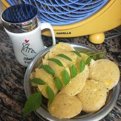 A picture of Steamed Masala Corn Idli😊.