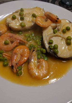 Una foto de Merluza con langostinos