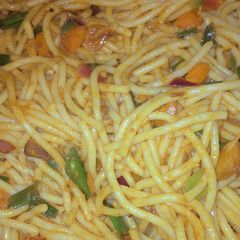 A picture of Stir fry spaghetti.