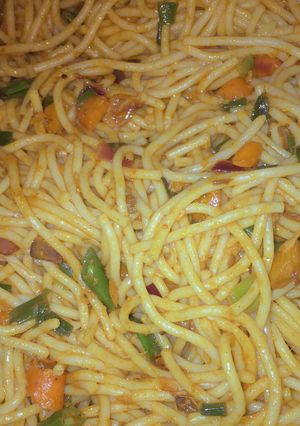 A picture of Stir fry spaghetti.