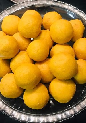 A picture of Besan ladoo recipe.