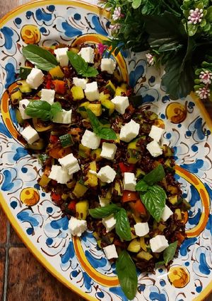 Foto di Insalata di riso venere feta e verdure