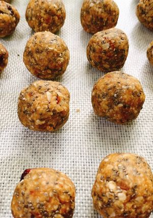 รูปของ Oatmeal Energy Balls (ขนมสุขภาพ เฮลท์ตี้ ได้ไอเดียมาจากแนวคิดของคุณกาละแม ไม่ต้องอบ ทานได้เลย)