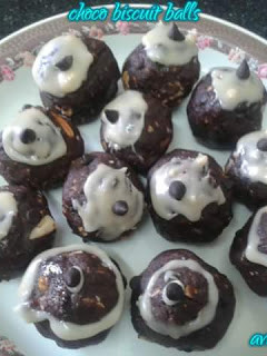 A picture of Chocolate Biscuit Balls.