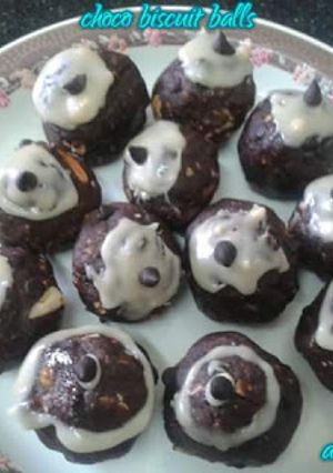 A picture of Chocolate Biscuit Balls.