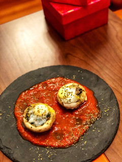 Una foto de Champiñones rellenos de puerros y espinacas