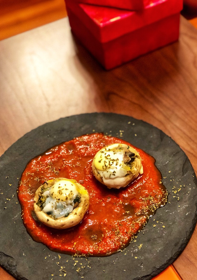 Una foto de Champiñones rellenos de puerros y espinacas