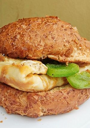 A picture of Egg n onion burger.