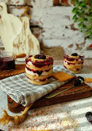 عکسی از دستور دسر شاهتوت با بیسکویت پتیبور 🍇🍮