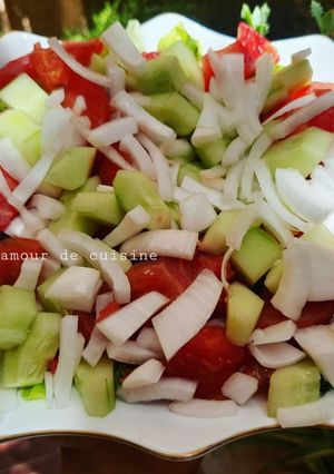 Une photo de Salade tomate concombre oignon 🥗