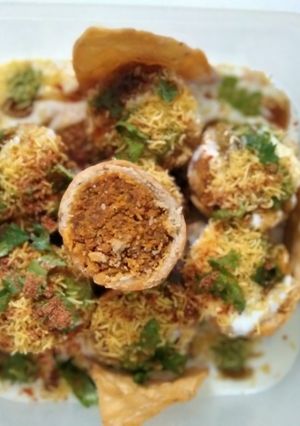 A picture of Dry Fruit Kachori Chat.