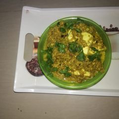 A picture of Matar paneer.