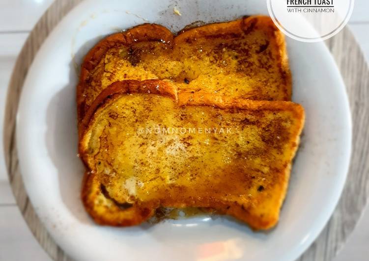 Classic French toast with cinnamon