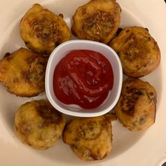 A picture of Aloo vada.