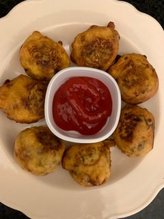 A picture of Aloo vada.
