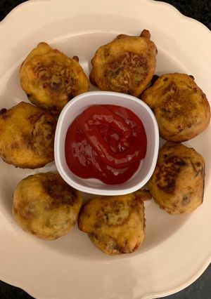 A picture of Aloo vada.