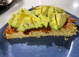 Una foto de Tortilla con costra de queso y huevo con quinoa
