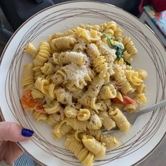 Prawn white pasta (veggie) A picture of Prawn white pasta (veggie).