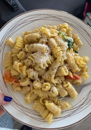 A picture of Prawn white pasta (veggie).