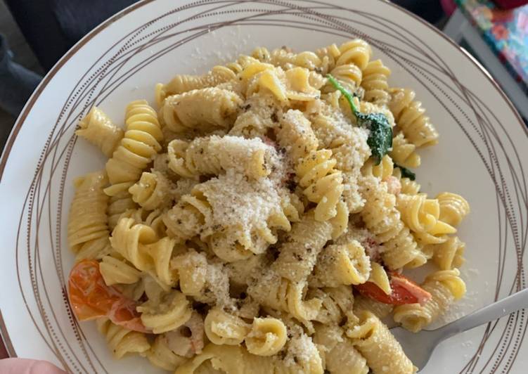 Recipe of Homemade Prawn white pasta (veggie)