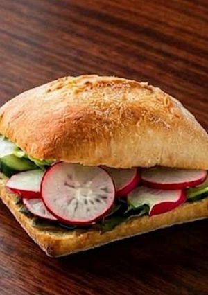 Zdjęcie przepisu McMuffin twarożek rzodkiewka a la McDonalds.