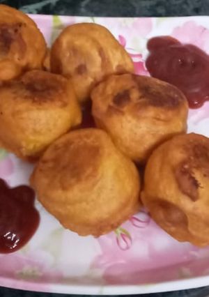 आलू ब्रेड से बने बेसनी कोफ्ते रेसिपी मुख्य फोटो
