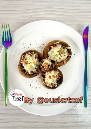 Una foto de ⭕️Champiñones rellenos de jamón y queso❌