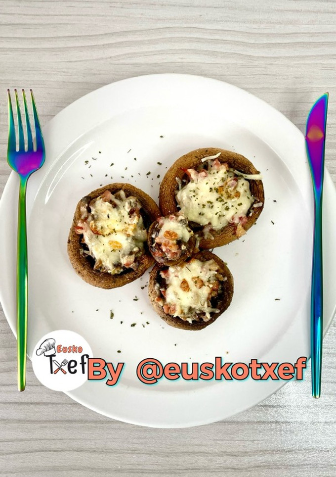 Una foto de ⭕️Champiñones rellenos de jamón y queso❌