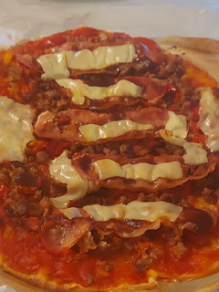 Una foto de Pizza a la barbacoa