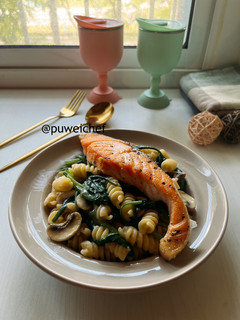 鮭魚菠菜螺旋麵 的食譜成品照片