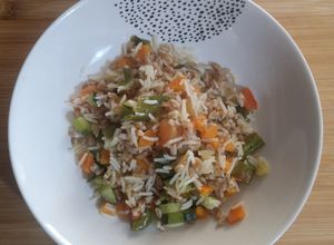 Foto di #547 Riso basmati e farro con pomodori, carote, zucchine, peperoncini verdi 🍚🍅🥕🥒🫑