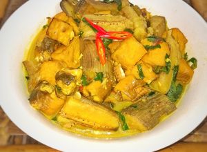 Hình của món Lươn Om Chuối Đậu.