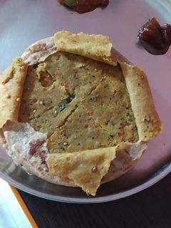 बटाटा वड़ा पराठा (Batata vada paratha recipe in hindi) रेसिपी मुख्य फोटो