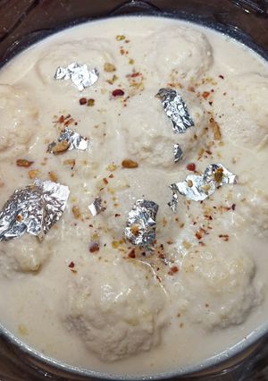 A picture of Khoya Rass Malai 😍😍.