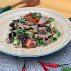 A picture of Thai Beef Salad (ยำเนื้อย่าง).