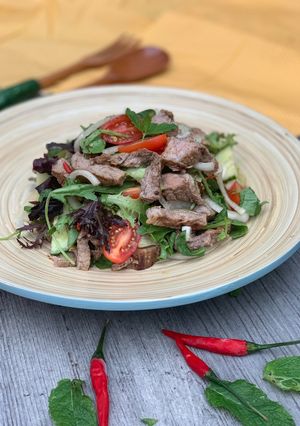A picture of Thai Beef Salad (ยำเนื้อย่าง).