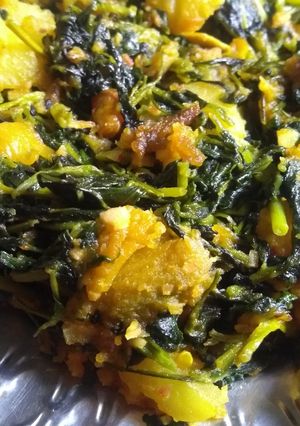 A picture of Methi saag and mix vegetable stir fry.