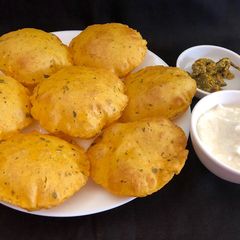 A picture of Aloo masala puri with Italian herbs.