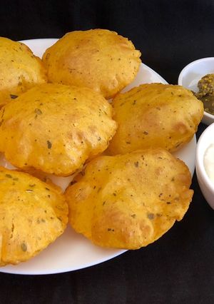 A picture of Aloo masala puri with Italian herbs.