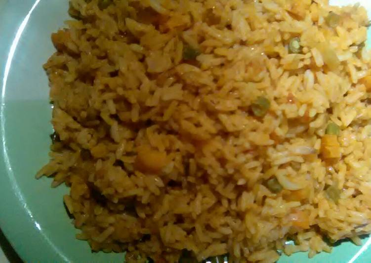 Jellof rice with green beans and carrot