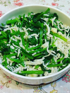 吻仔魚炒菠菜 的食譜成品照片