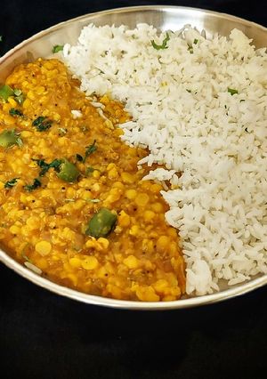 A picture of Yellow split pea dal.