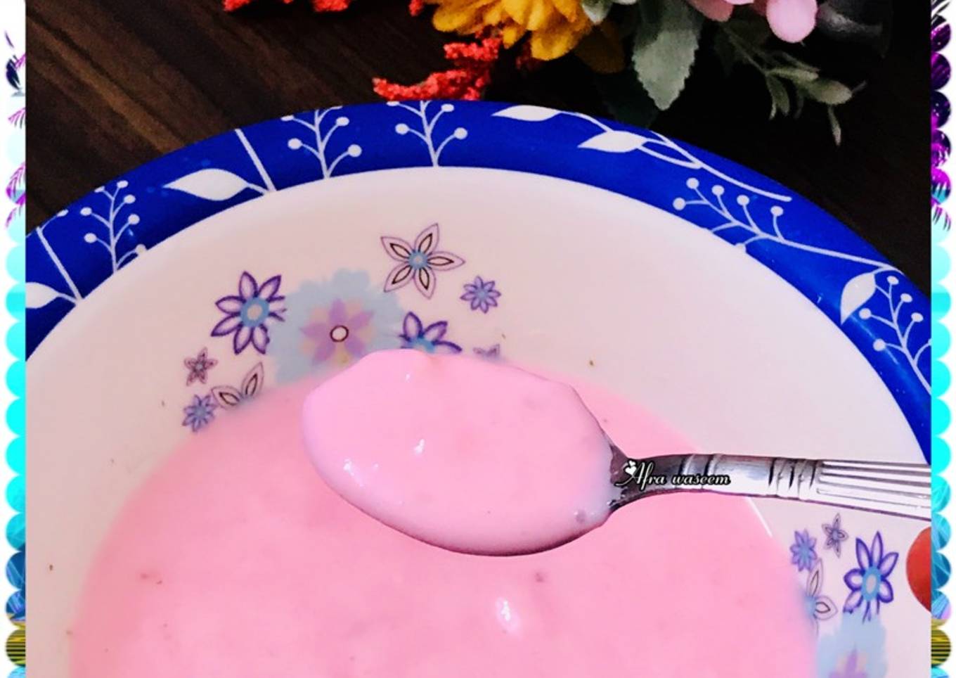 Strawberry custard’s dessert dipped with Swiss rolls