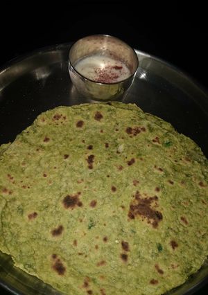 A picture of No oil palak paratha.