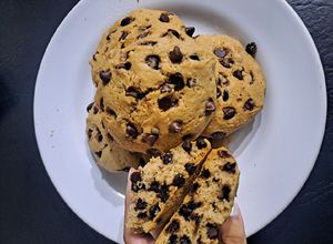 Una foto de Cookies con chips de chocolate 🍪🤎