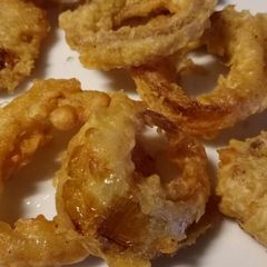 A picture of Beer battered onion rings.