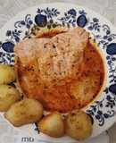 Salmón con leche, curry rojo y patatas bravas