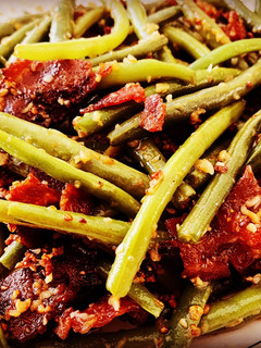 A picture of Garlic and Bacon Green Beans.