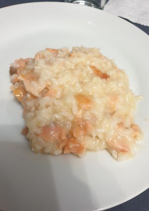 Une photo de Risotto aux deux citrons et au saumon