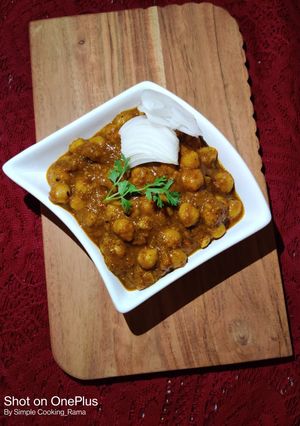 A picture of Punjabi Chole.